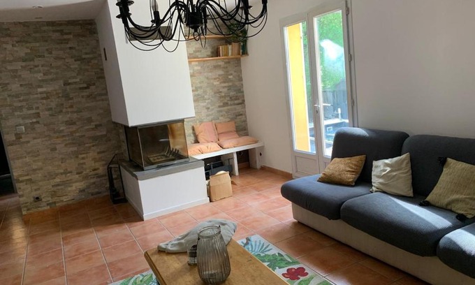 La Celle-sous-Gouzon Apartment | Villa Chilensis 5 min from Aix south east France with private pool