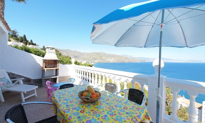 Velilla-Taramay House | Villa close to beach with large south-facing terraces and stunning sea views