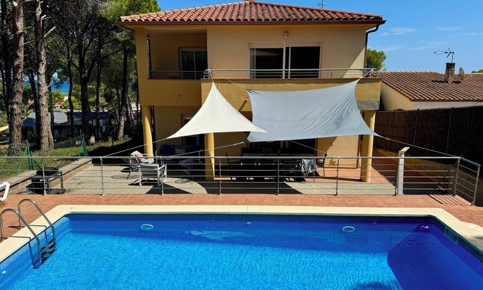Pals House | Villa close to the beach. Capacity 12 people.Platja de Pals.