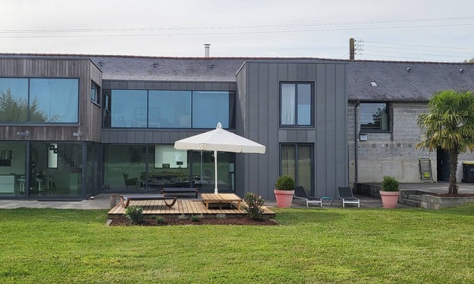 Liffre House | VILLA COMBINES MODERNITY AND STONES. IDEAL FOR FAMILY OR WORK