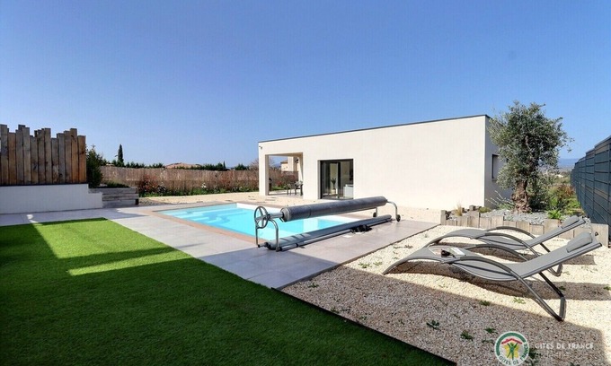 Grospierres House | Villa Contemporaine Avec Piscine Privée et Chauffée
