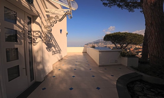 Sorrento Villa | Villa Coralia: luxurious villa with breathtaking sea view 5 minutes from Sorrento