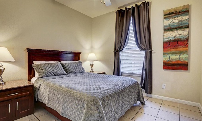 Chinatown Apartment | Villa Corporate 2 bedroom Suite Furnished Condo