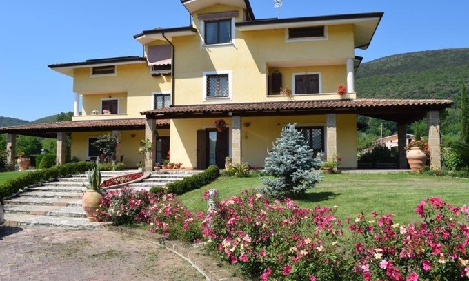 Pontelatone Bed & Breakfast | Villa Cristina