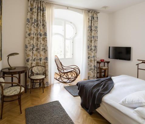 Tirgu Mures House | Villa Csonka by Privo