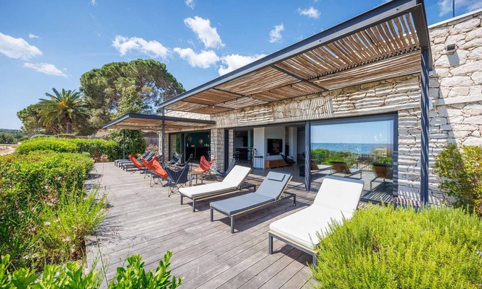 Lecci House | Villa d’exception en bord de mer !