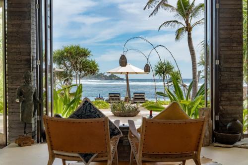 Mushroom Bay Villa | Villa Damai