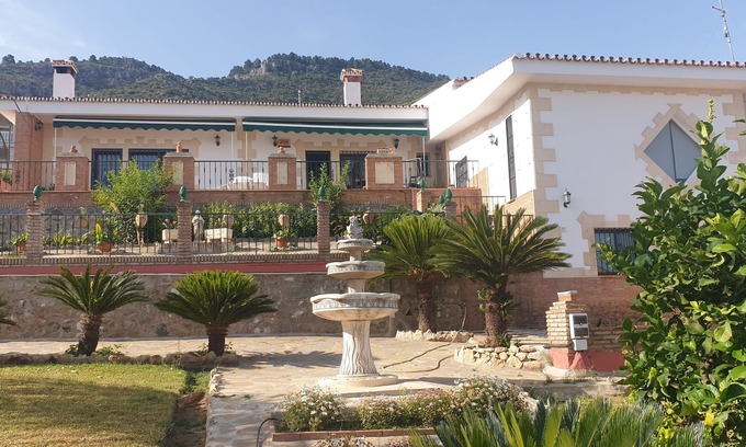 Alhaurin de la Torre Villa | Villa DE Lujo Aislada Para 10 +2 Personas