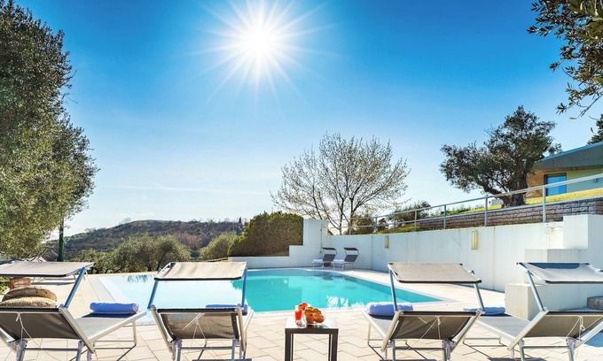 Nord-Ovest Villa | Villa degli Ulivi 8, Emma Villas