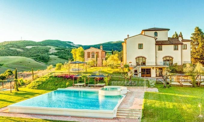Montaione Villa | Villa Dei Cedri - Six Bedroom Villa, Sleeps 12