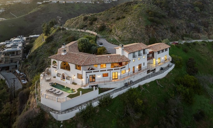 Hollywood Hills Villa | Villa del Cielo - Spanish Style Villa with 270 Degree City Views!