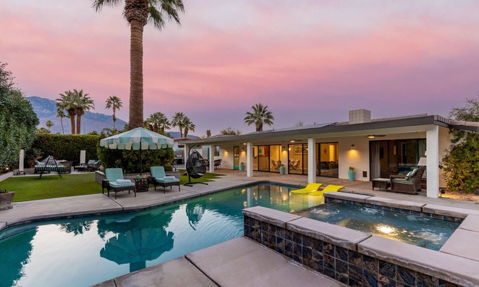 Palm Springs House | Villa Del Sol - Stunning Mid-Century Jewel!