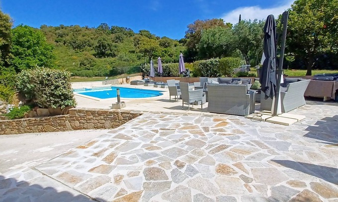 Bormes-Les-Mimosas Villa | "Villa des Mauves" Large family home with swimming pool on 2000 m2 of land