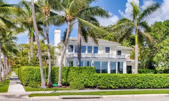 West Palm Beach House | Villa Dolce Vita - Luxuriate in Sweeping Intracoastal Views of Palm Beach