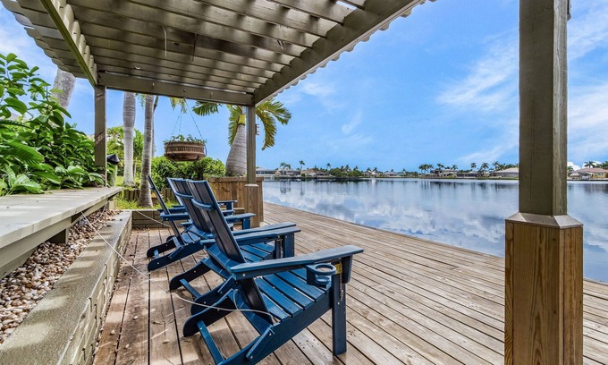 Eight Lakes Villa | Villa Dolphin – Waterfront at 8-Lakes Area
