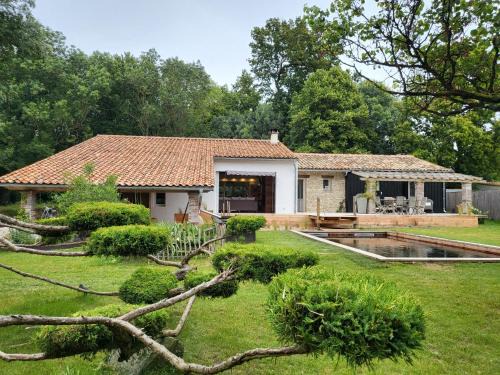 Saint Laurent de la Pree Bed & Breakfast | Villa du Bois Lilas