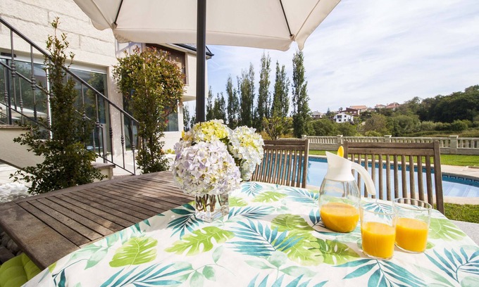 Saians House | "Villa El Castañal" Garden, Pool, Beachside