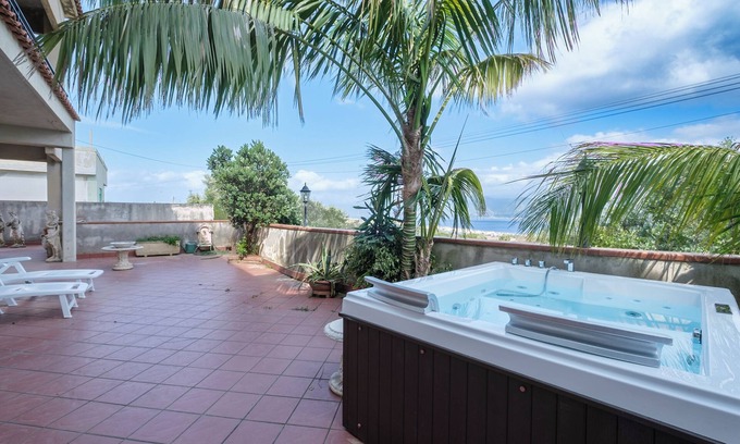 Faro Superiore Villa | Villa Emy with Sea View, Garden and Wi-Fi