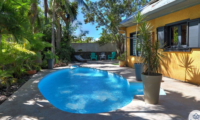 Entre-Deux Villa | Villa Enonatja*** - Swimming pool - In-between