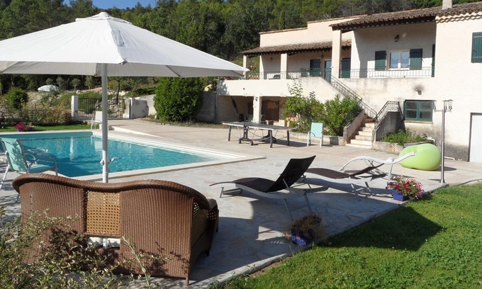 Le Puy-Sainte-Reparade Villa | Villa et piscine proche Aix en Provence