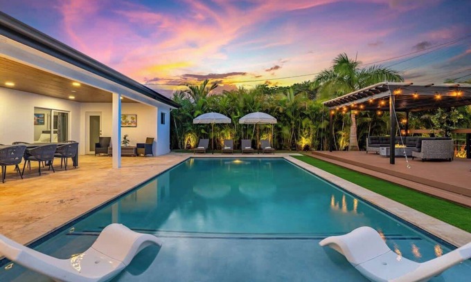 Hollywood Hills House | Villa Flora|Tropical Paradise Pool/Bkb Ct/PingPong