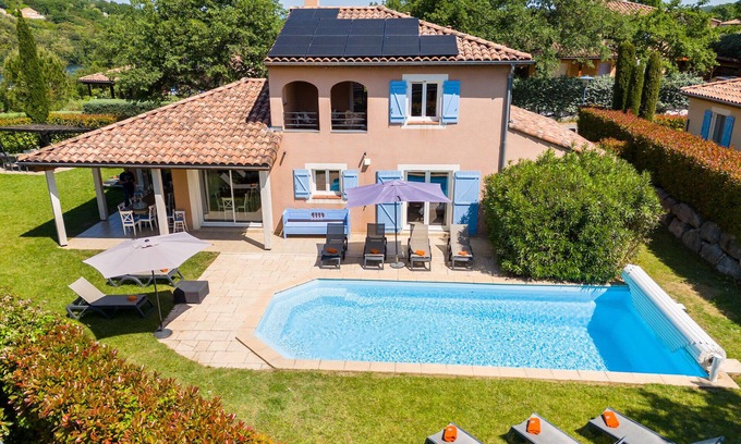 Vallon-Pont-d'Arc Villa | Villa for 10 people with air conditioning, near the river
