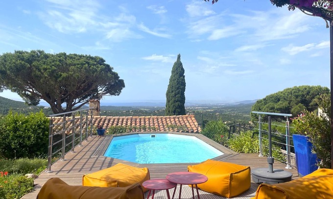 La Londe-les-Maures House | Villa for 4 people with a private pool and panoramic views of the islands and hills in La Londe.