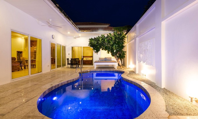 Pattaya Bay Villa | Villa Franken - Luxury 2BR Pool Villa Pratamnak Soi 5/6