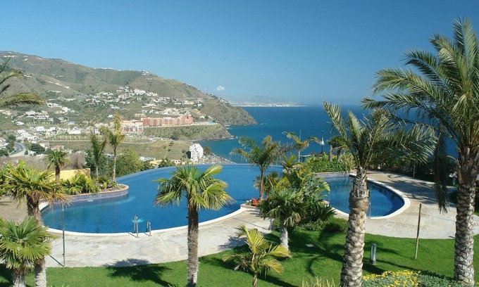 Velilla-Taramay Villa | Villa Fuentes with Sea View, Shared Pool & Wi-Fi