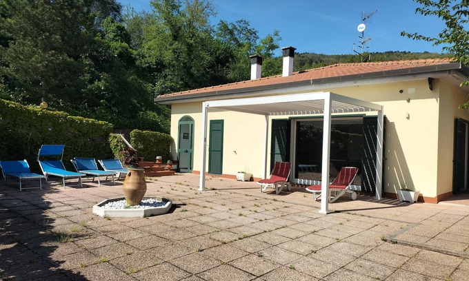 Bardino Nuovo Villa | Villa 'Gloria Guest House' with Sea View, Wi-Fi and Air Conditioning