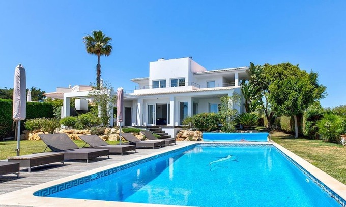Mato Serrao Villa | Villa Gondor Modern Villa With Contemporary Design.