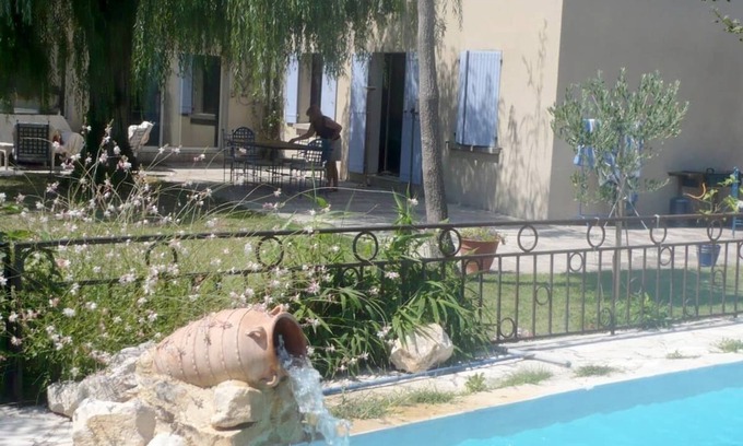 Rognonas Villa | Villa 'Grande Piscine' with Private Pool, Private Garden and Wi-Fi