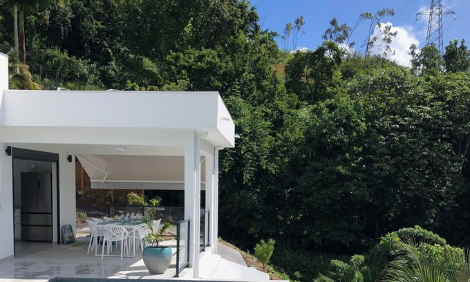 Case-Pilote Villa | Villa GRECA, 300 m2 of happiness... Luxury villa with swimming pool and sea view.