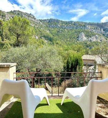 Fontaine-de-Vaucluse House | Villa Hélène in the heart of the center of Fontaine de Vaucluse