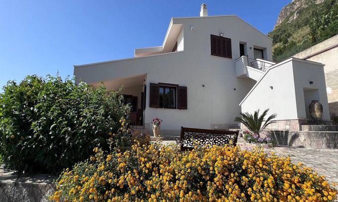 Castellammare del Golfo Villa | Villa in Castellammare near Guidaloca Bay