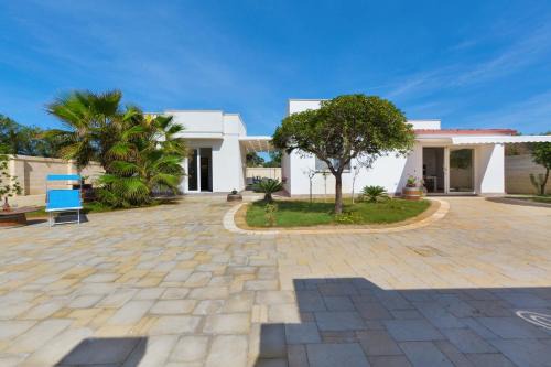 Specchiarica Villa | Villa Il Fenicottero Salentino by BarbarHouse