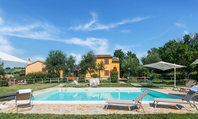 Ostra Vetere House | Villa in Ostra Vetere with Pool and Jacuzzis