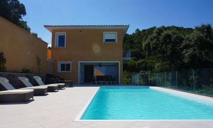 Favone House | Villa in Solenzara with Pool & Sea View