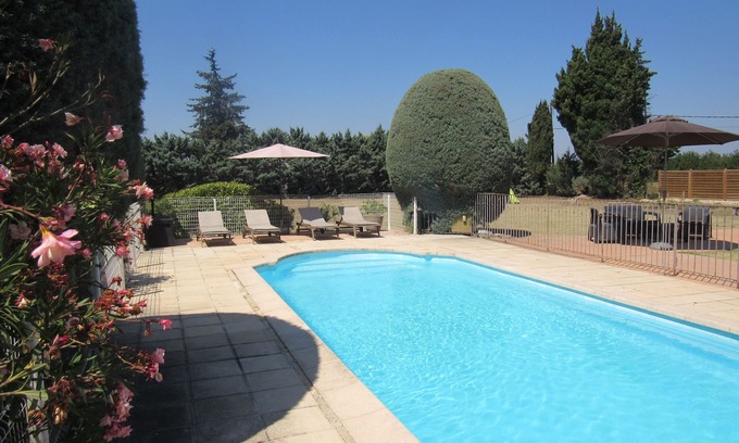 Robion Villa | Villa in the countryside of Luberon with private pool & large garden