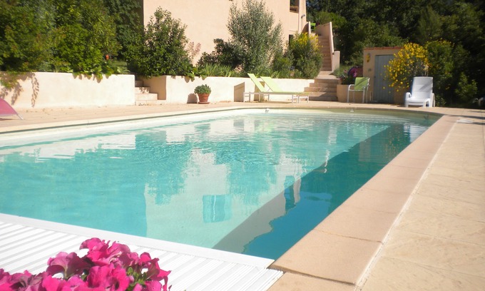 Trets Villa | Villa in the quiet of a large pine forest