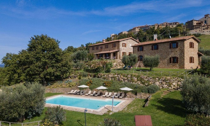 Umbertide House | Villa in Umbria with Saltwater Pool