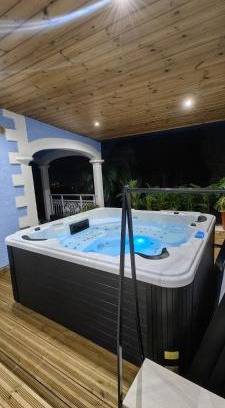 La Possession Villa | Villa JACUZZI CharlysAngel la Possession