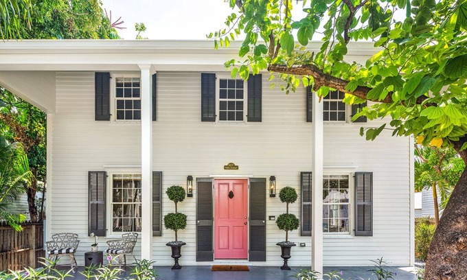 Key West Historic District House | ~ VILLA JOSINE ~ 4 B/4.5 BA large designer home with pool in a great location