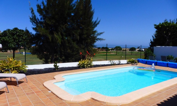 Caleta de Fuste Villa | Villa Julaga. 1st line to the golf course