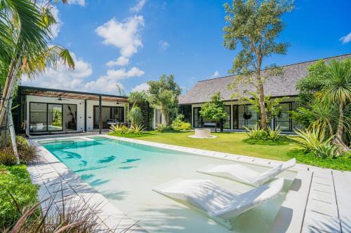Kediri Villa | Villa KaKao - 4BR Villa in Kedungu