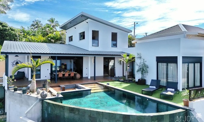 L'Etang-Sale Villa | VILLA KALAÉ
