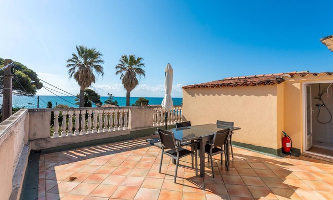Saint-Aygulf Villa | Villa 'L'escale Au Soleil' with Sea View, Wi-Fi and Air Conditioning