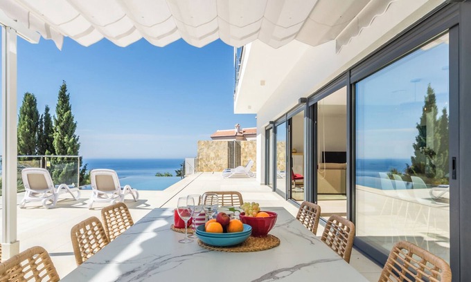 Salobrena Villa | Villa La Perla with private heated pool and great views