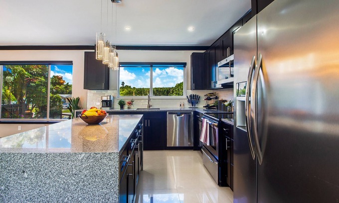 Miami Shores Villa | Villa Lago 6BR *Modern Waterfront Bungalow*