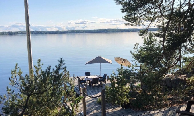 Ylojarvi House | Villa Lakeside" holiday padies with lakeside sauna